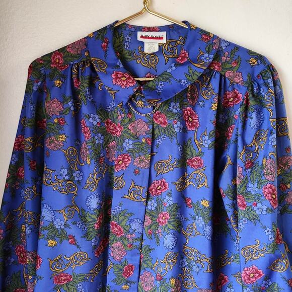 American Vintage Tops - Vintage floral button down adorable